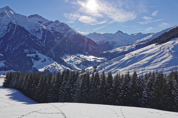 Belle randonnée hivernale dans la Surselva