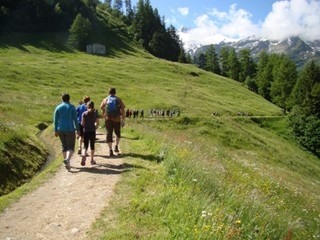 Charlotte la Marmotte sur le bisse du Trient