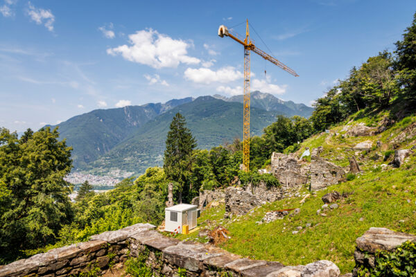 Drei Tessiner Burgen und ein Geisterdorf