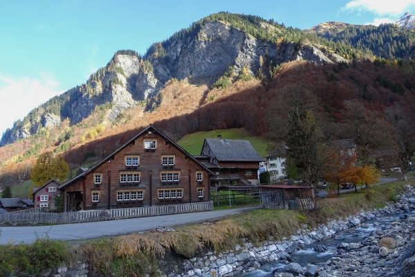 Vers le cirque de cascades de Batöni 