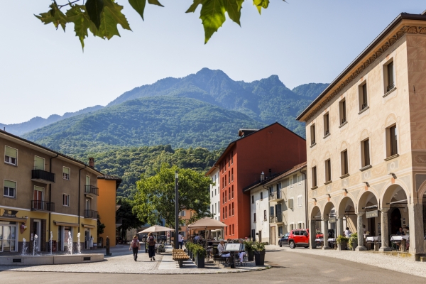 Tre castelli ticinesi e un villaggio fantasma