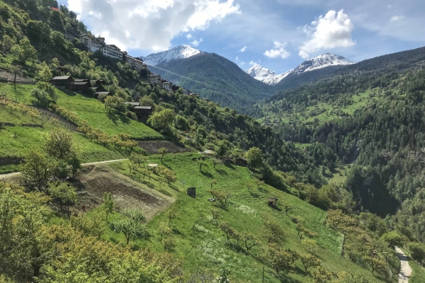 De la vallée du Rhône au beau village de montagne
