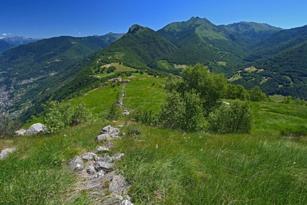 Balançoire géante au-dessus du tunnel du Ceneri