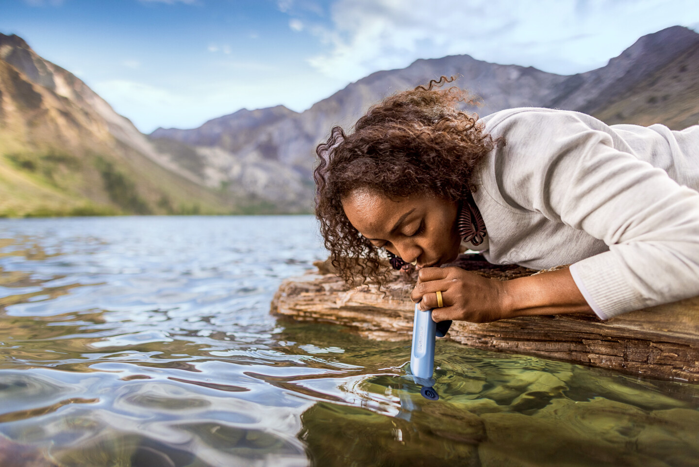 LifeStraw-Peak-Personal_Mountain-Blue_Lifestyle-Drinking-Hiker-Side_Adam-Barker_02