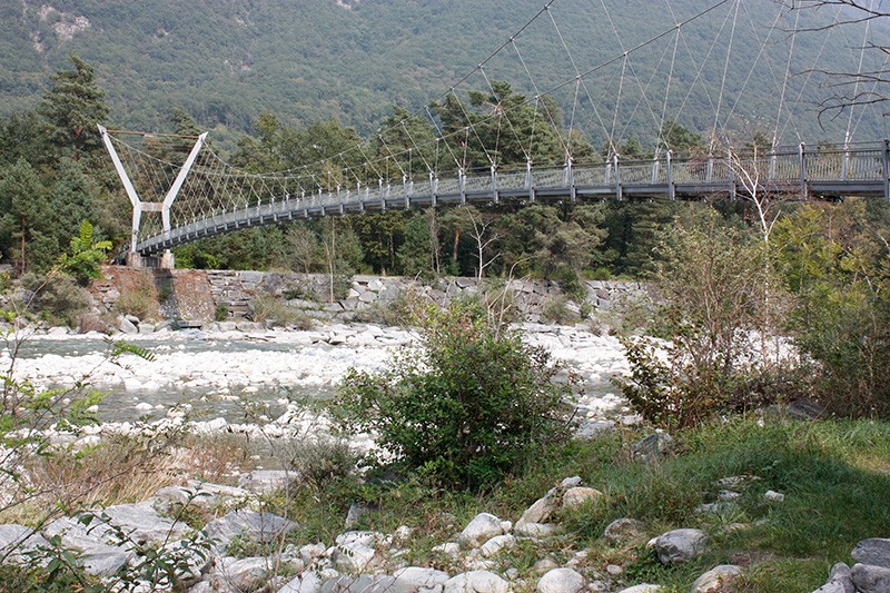 Pont suspendu sur la Maggia près d'Aurigeno. Photo: Anne-Sophie Scholl