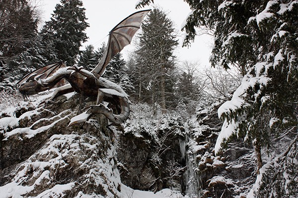 Le dragon rappelle la légende de l’origine du lac.
Photo: Anne-Sophie Scholl