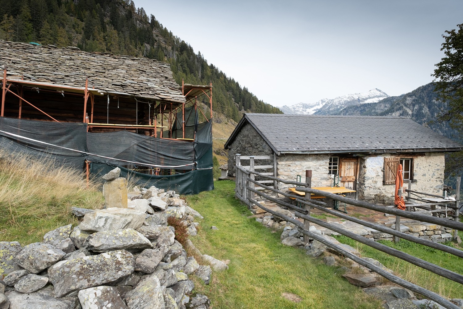 Les habitants du Val Calanca ont transformé de nombreux bâtiments des Alpes et des Préalpes en maisons de vacances.