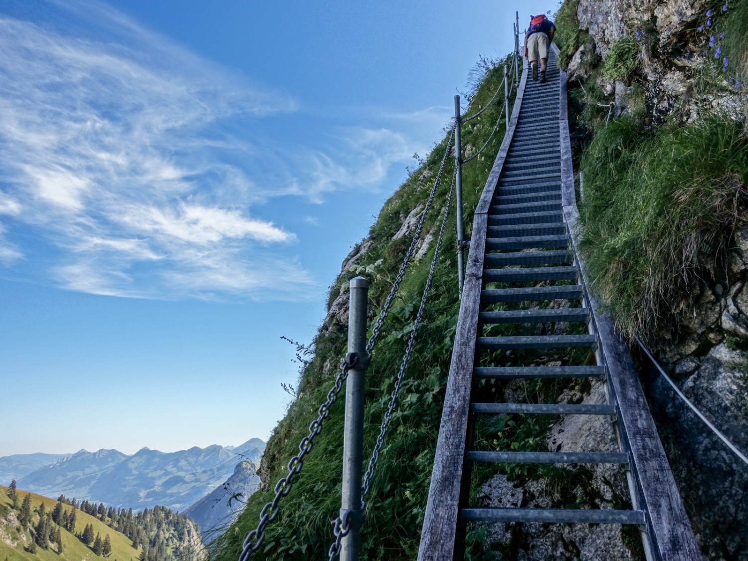 Les grands escaliers qui mènent à Naye d’en Haut. Photo : Lauriane Clément
