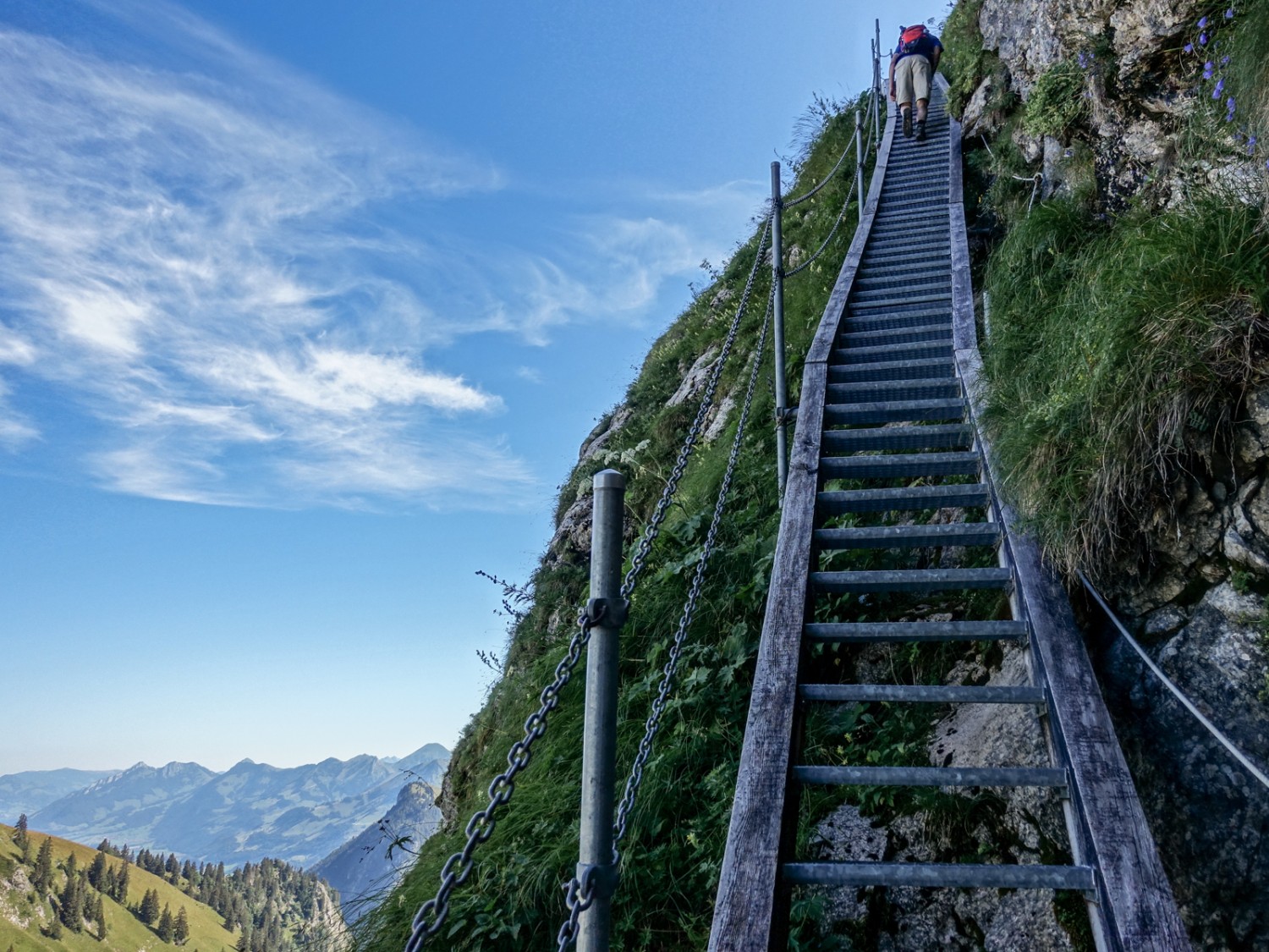 Les grands escaliers qui mènent à Naye d’en Haut. Photo : Lauriane Clément
