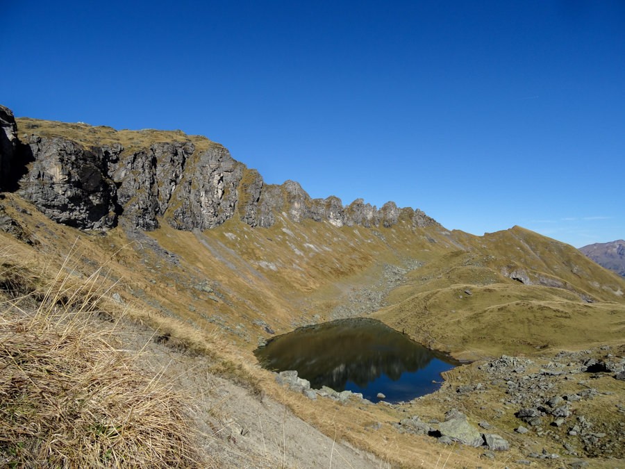 La baignade et la pêche sont permises, mais une autorisation est nécessaire pour pêcher. 