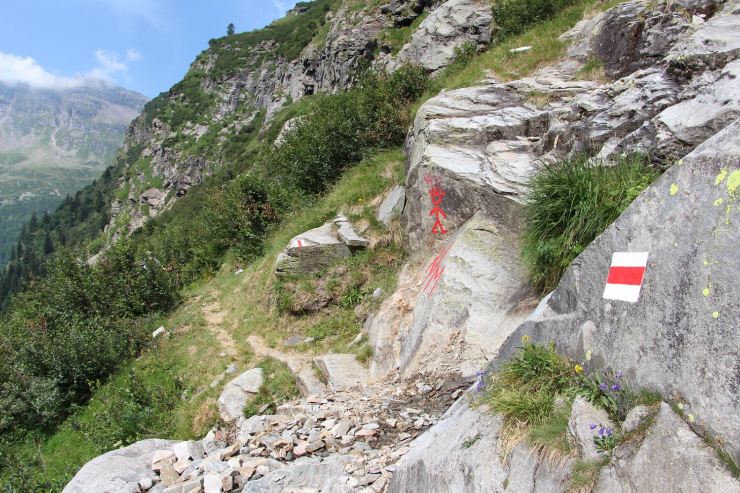 ... des pierriers pour monter au Pass di Passit. Photo: Alexandra Blatter