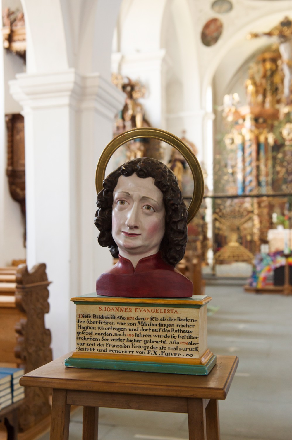 Dans l’église abbatiale de Münsterlingen, le buste de Saint-Jean l’Evangéliste attend que le lac gèle à nouveau. Photo: Raja Läubli