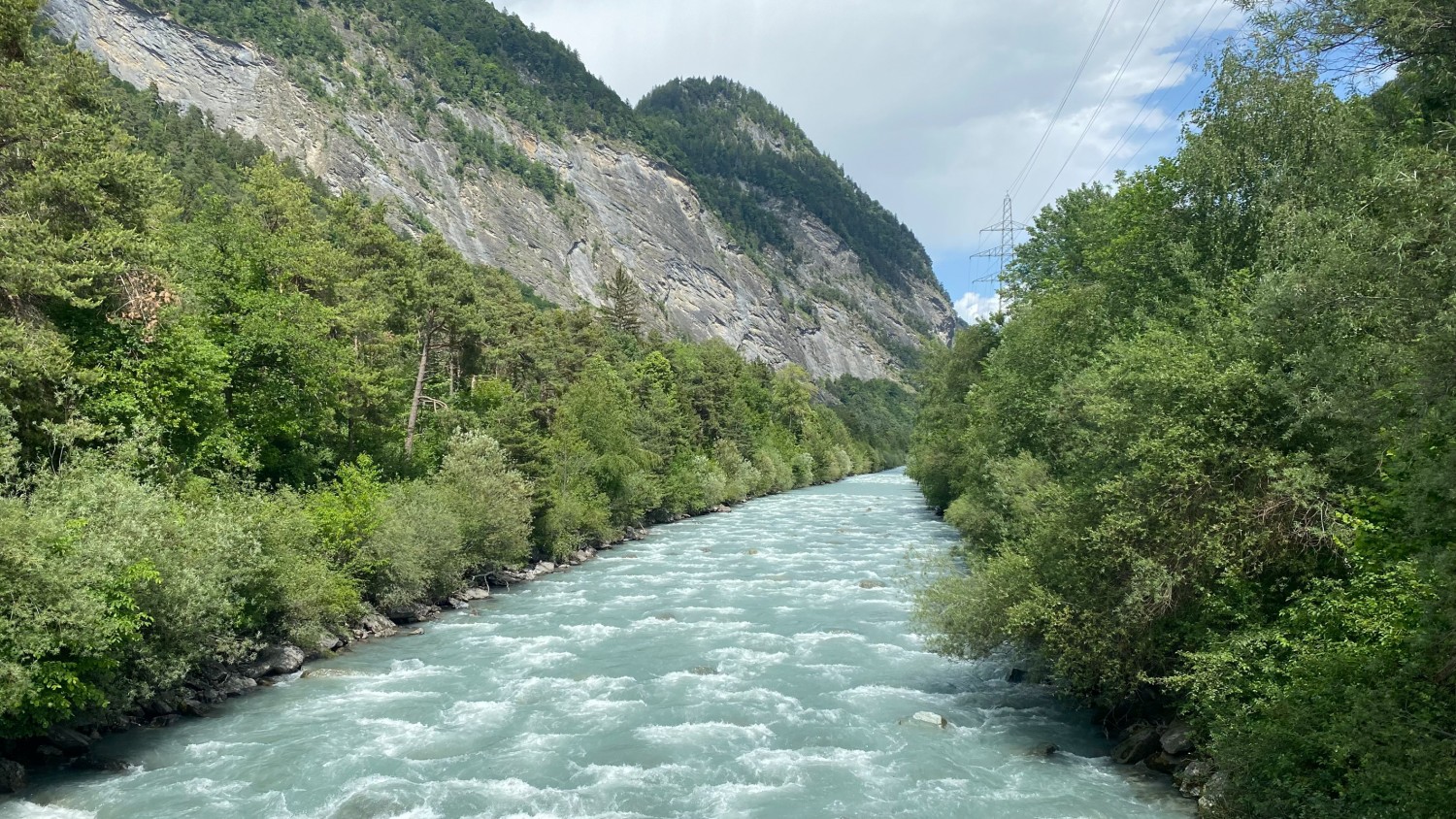 Veduta sul fiume Landquart da Ganda verso Crubspitz. Foto: Loïc von Matt