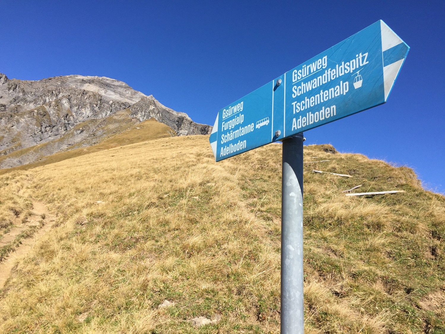 Le début du chemin de randonnée alpine, réservé aux marcheurs entraînés.