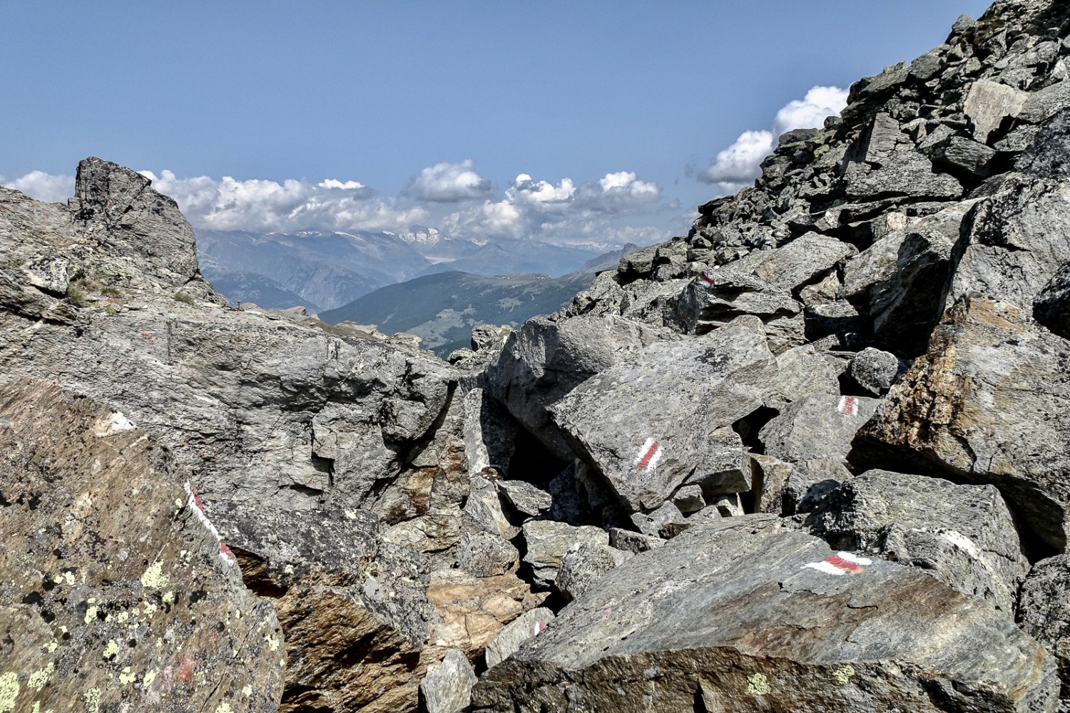 Le chemin de la crête est technique, mais bien balisé. Photo : Pascal Bourquin