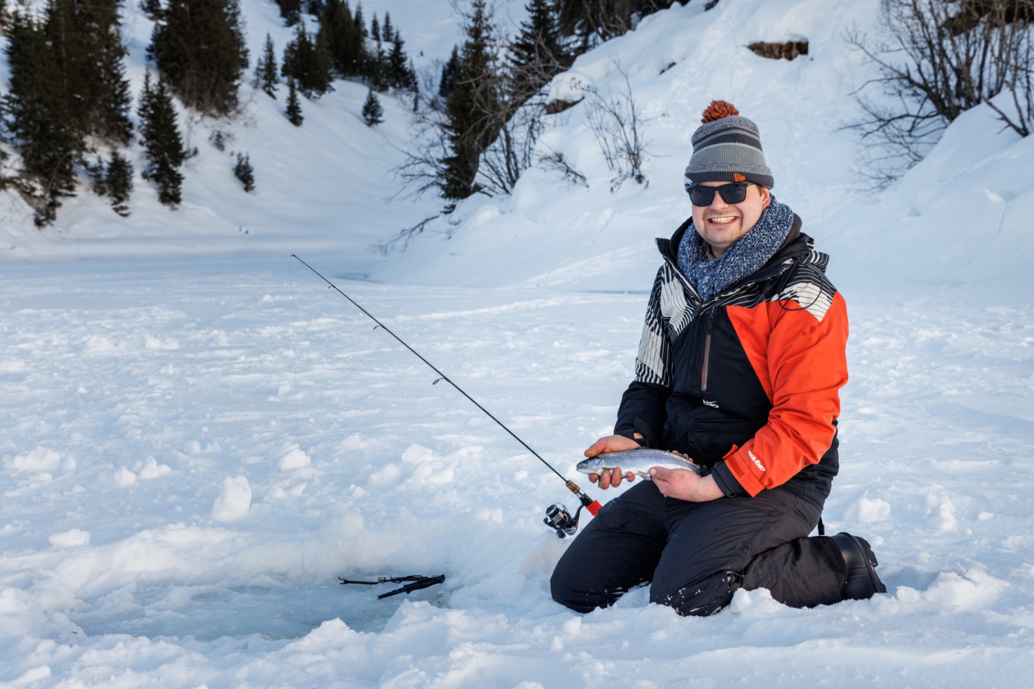 Jusqu’à ce qu’un poisson morde enfin à l’hameçon. Photo: Severin Nowacki