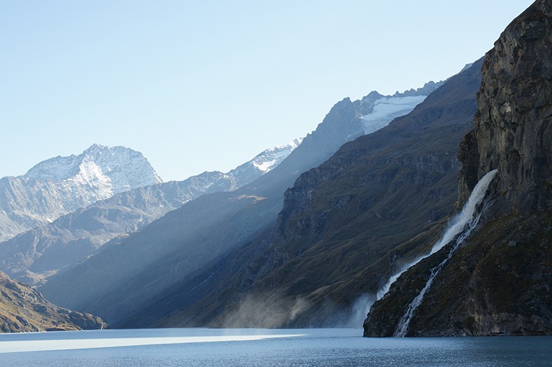 Le lac de Mauvoisin et la cascade du Giétro. 
Photo: Luc Hagmann