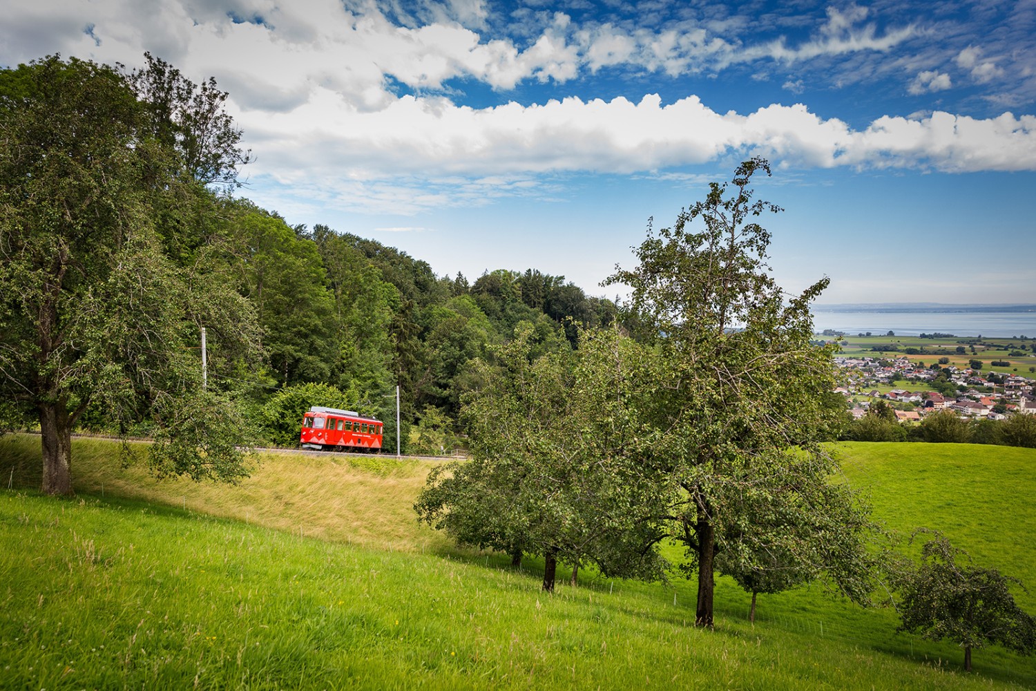 La randonnée démarre avec le trajet à bord du train historique de Reineck à Walzenhausen. Photos: màd