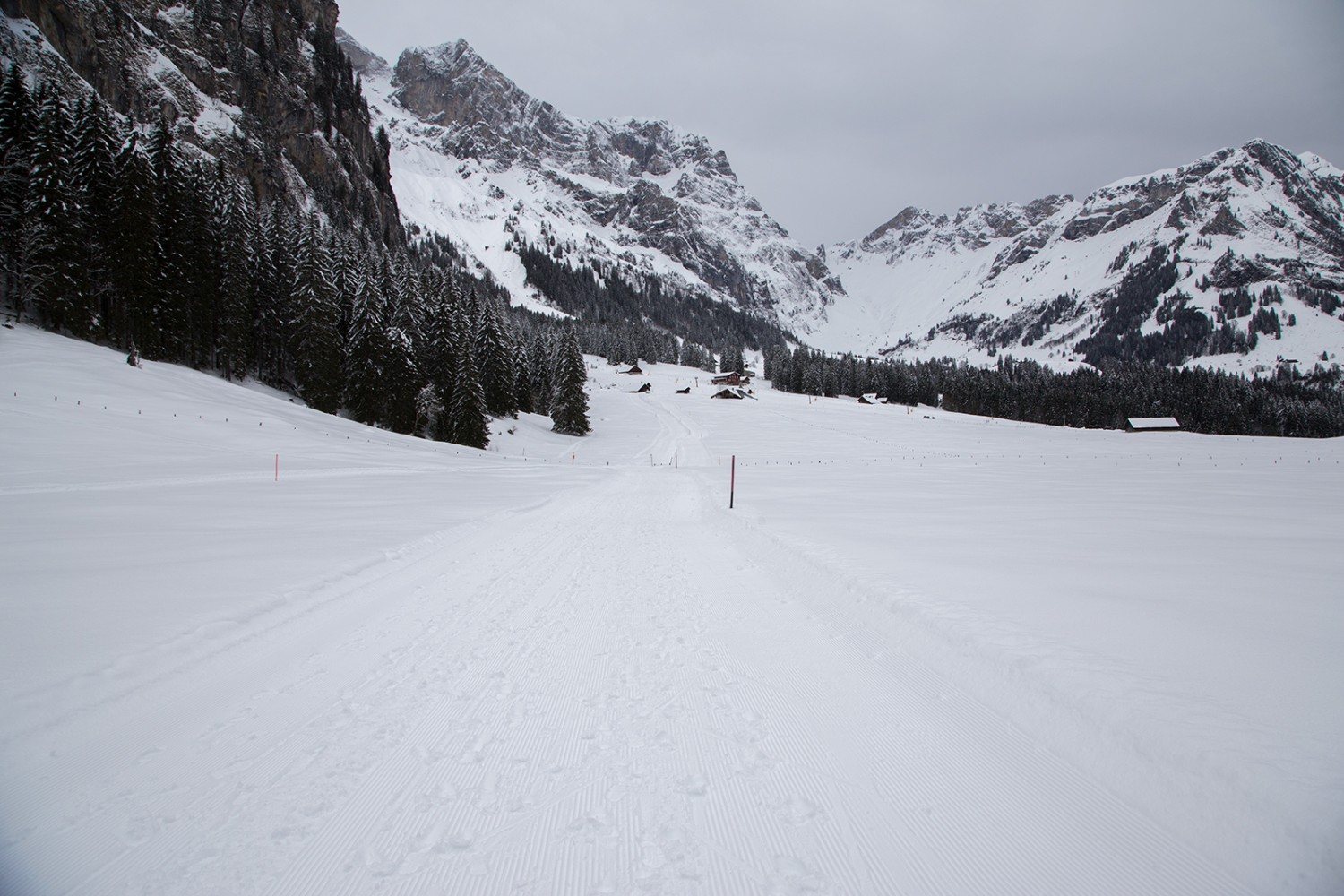 Entre Gerschnialp et Untertrübsee, les pistes de fond et les chemins de randonnée d’hiver se côtoient.