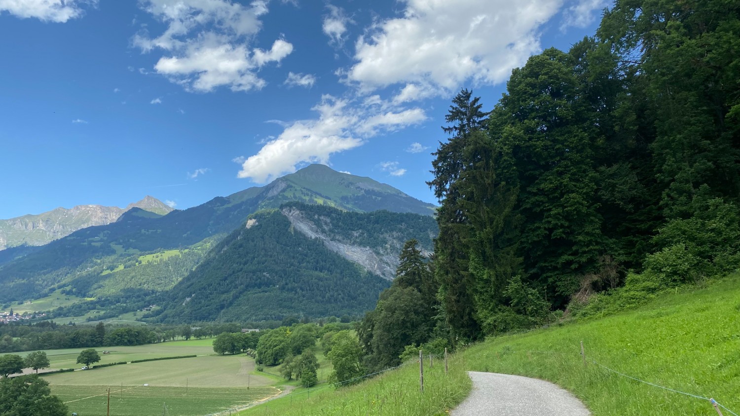 Blick von der Burg Marschlins ins Rheintal. Bild: Loïc von Matt