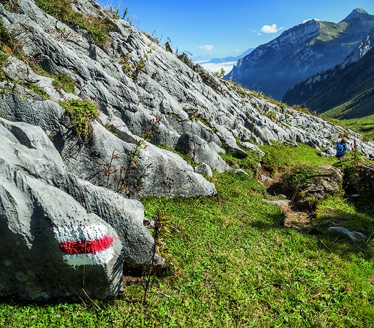 Lors de la descente vers le Voralpsee, le chemin passe par des champs de roches karstiques. Photo: Markus Ruff
