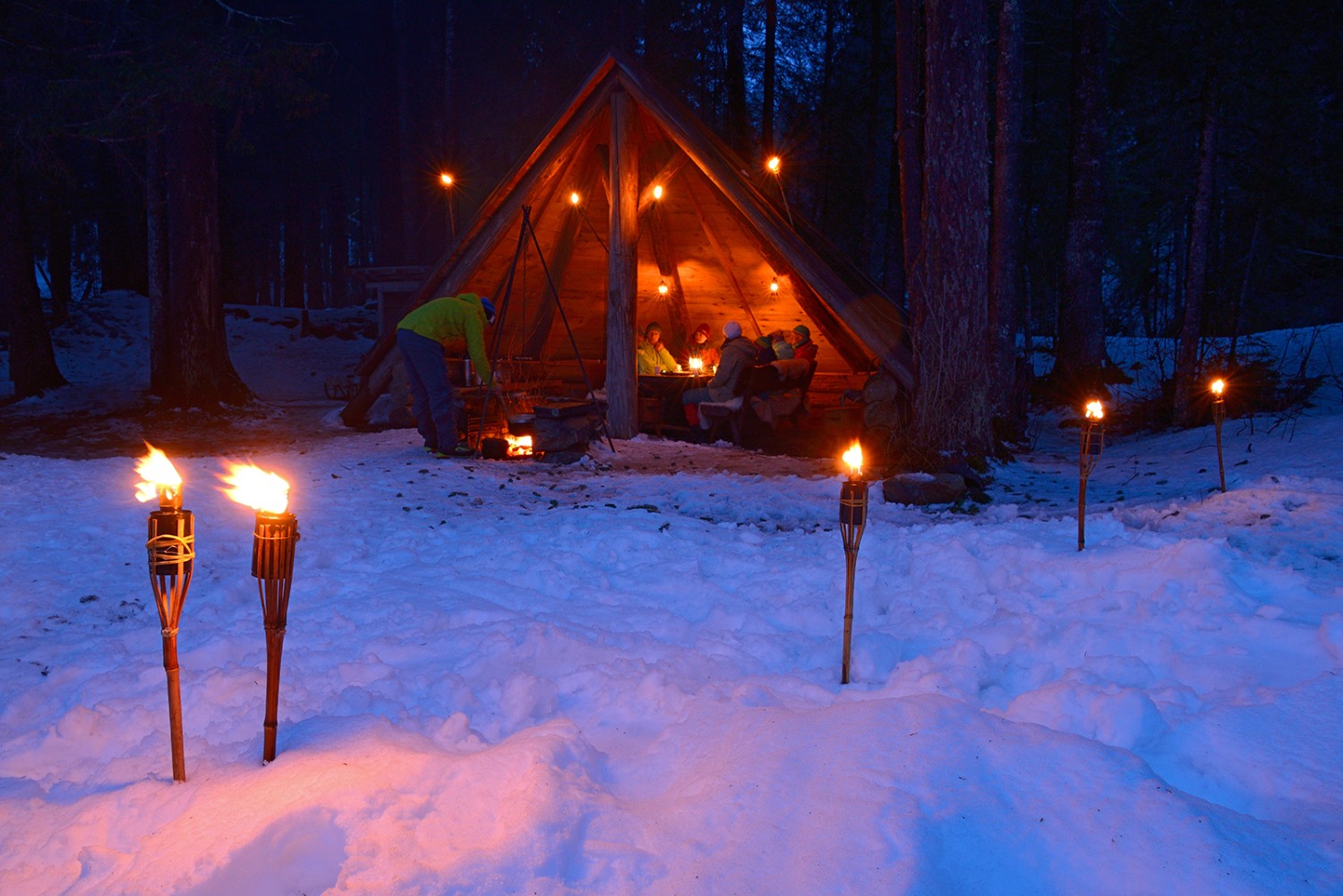 Quoi de plus agréable qu’une fondue en plein air après la randonnée d’hiver.
Photos: natur-welten.ch