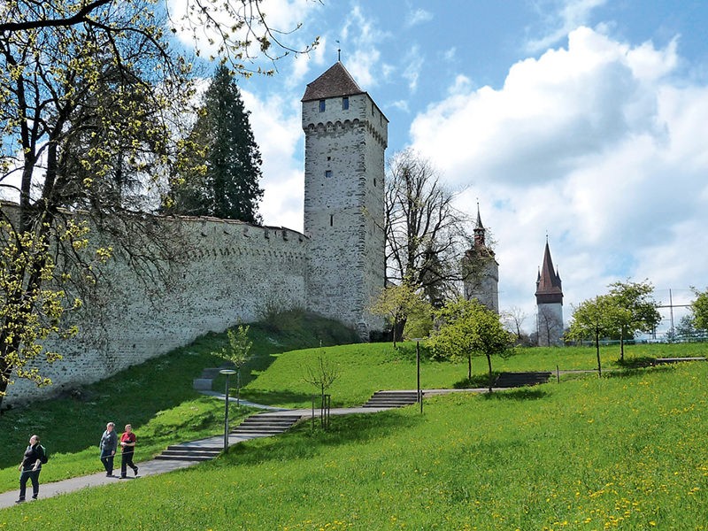 Die Luzerner Stadtmauer mit den Museggtürmen.