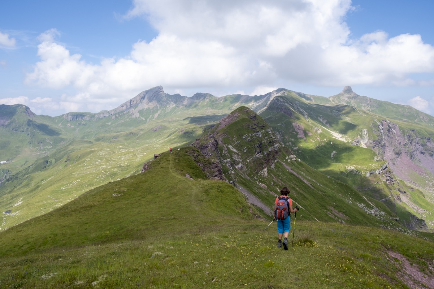 Le bon endroit pour souffler un peu: entre Guldergrat et Teufgrätli. Au fond à droite, le Spitzmeilen montre le chemin. Photo: Markus Ruff