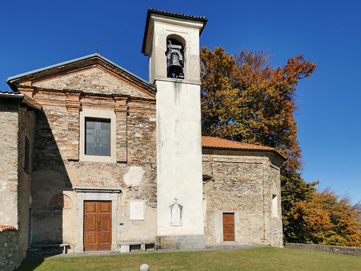 Das Kirchlein San Bernardo, ein Aussichtspunkt erster Güte. Bild: Andreas Staeger