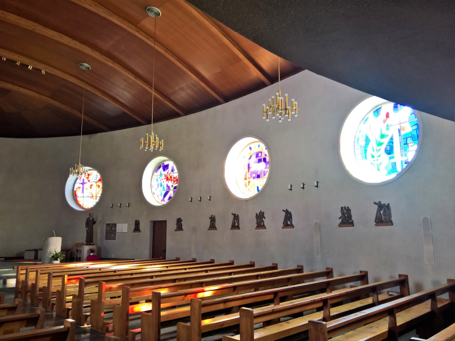 L'église d'Albinen a été reconstruite en 1959 après un tremblement de terre. Photo: Andreas Staeger