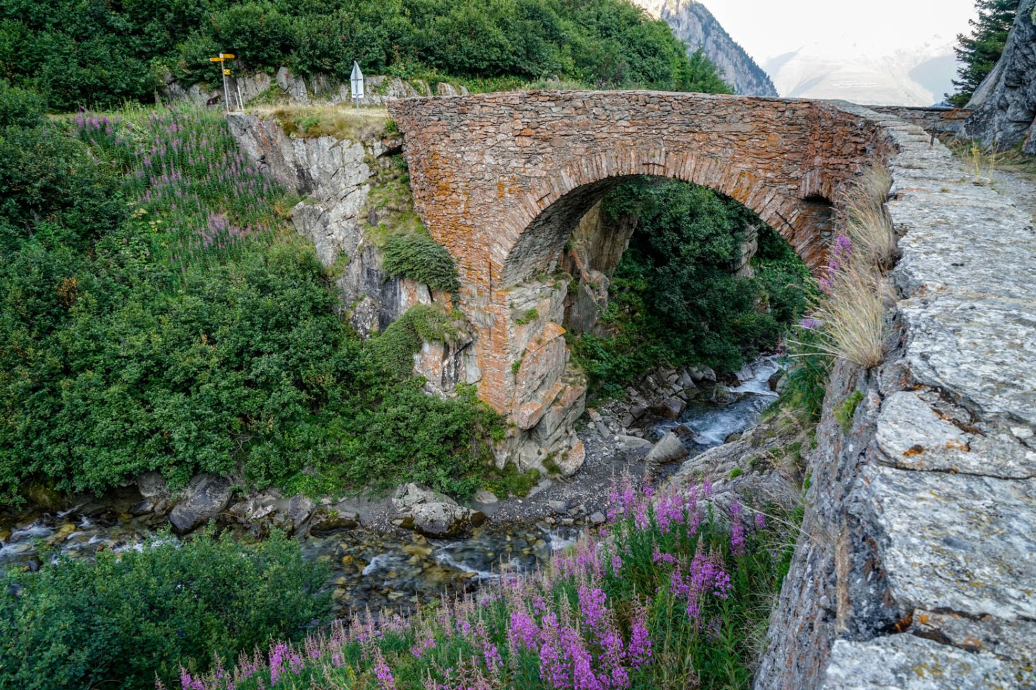 La vieille arche de pierre près de Ladstafel. Photo: Fredy Joss