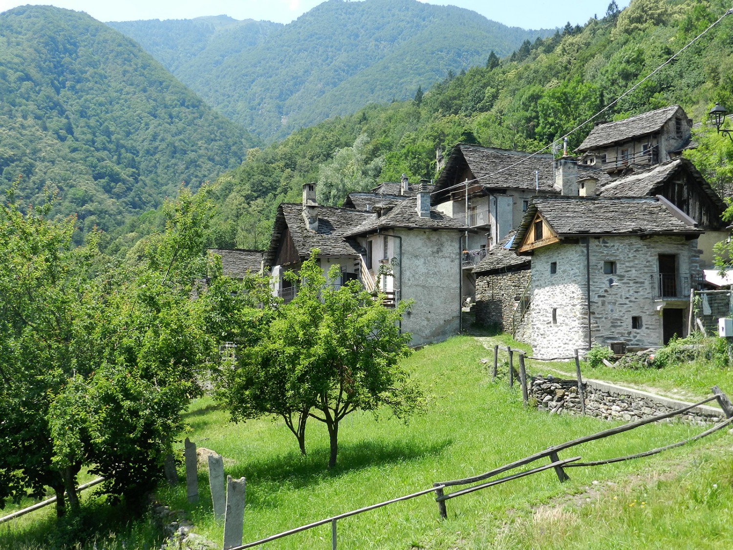 Le chemin reliant Domodossola à Villadossola traverse des hameaux pittoresques. Photos: Patricia Michaud