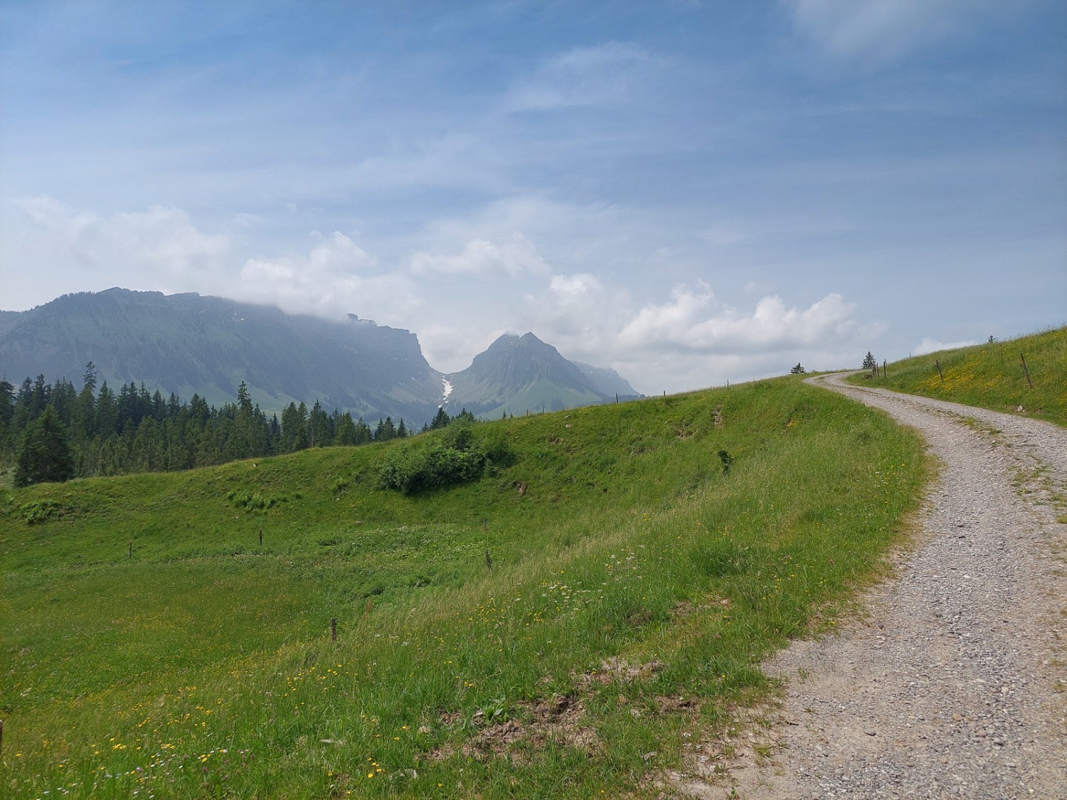 Des vues impressionnantes: derrière la trouée dans la montagne, le Sichle, se trouve le lac de Thoune. Photo: Tatjana Häuselmann