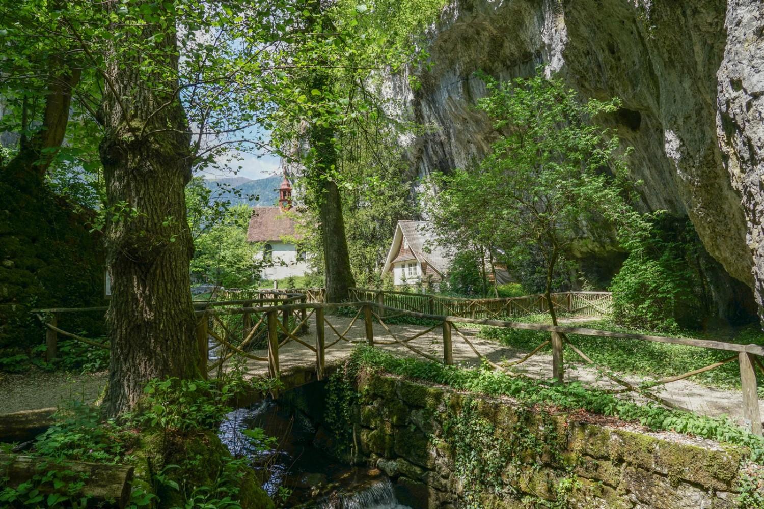 Le chemin passe par les gorges de Sainte-Vérène avec son ermitage. Photo: Reto Wissmann