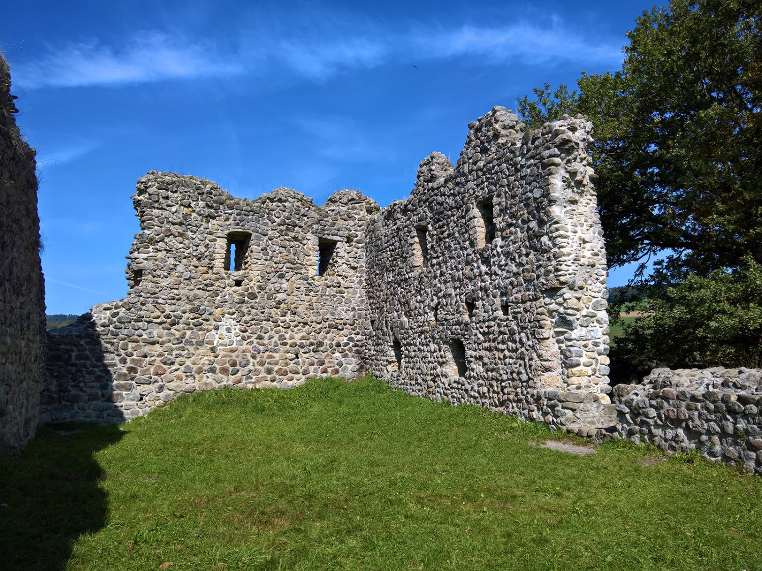 Les vestiges du château de Helfenberg invitent à faire halte. Photos: Andreas Staeger