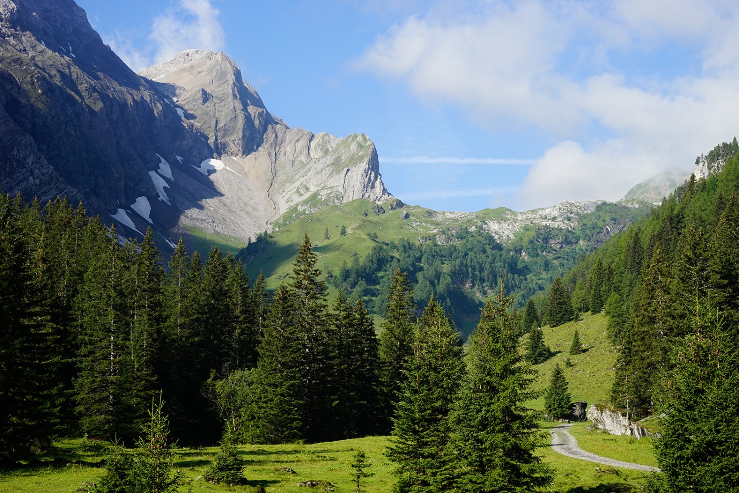 On traverse la vallée d’Iffigtal en toute tranquillité, avec le Schnidehorn sur notre gauche. Photo: Fredy Joss