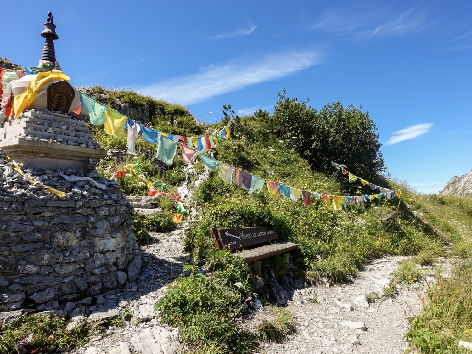 Joli mémorial et entrée du Jardin Alpin à ne surtout pas manquer ! Photo : Lauriane Clément