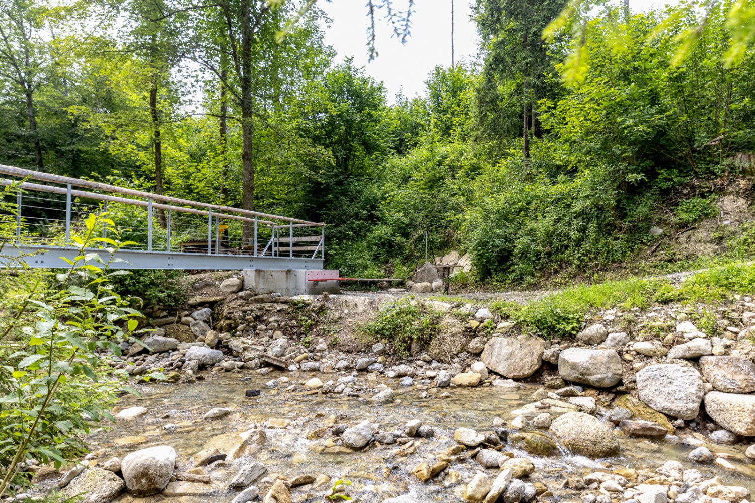 Die neue Brücke über den Kaubach samt Feuerstelle. Bild: appenzell.ch