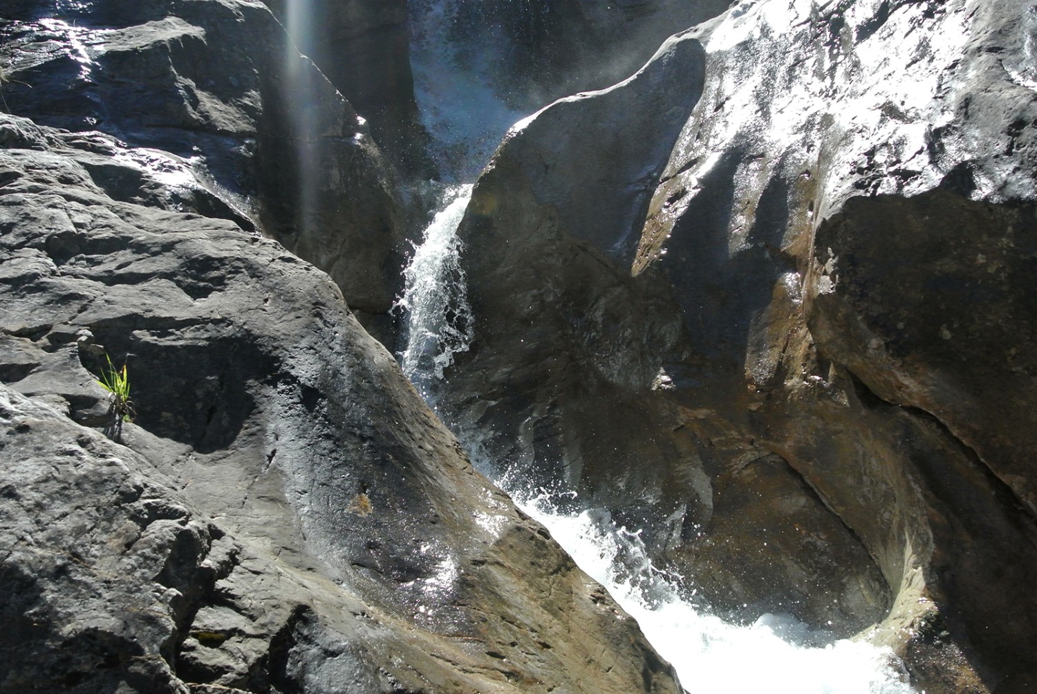 On parvient aisément à la cascade inférieure par le chemin pédestre Photos: Rémy Kappeler