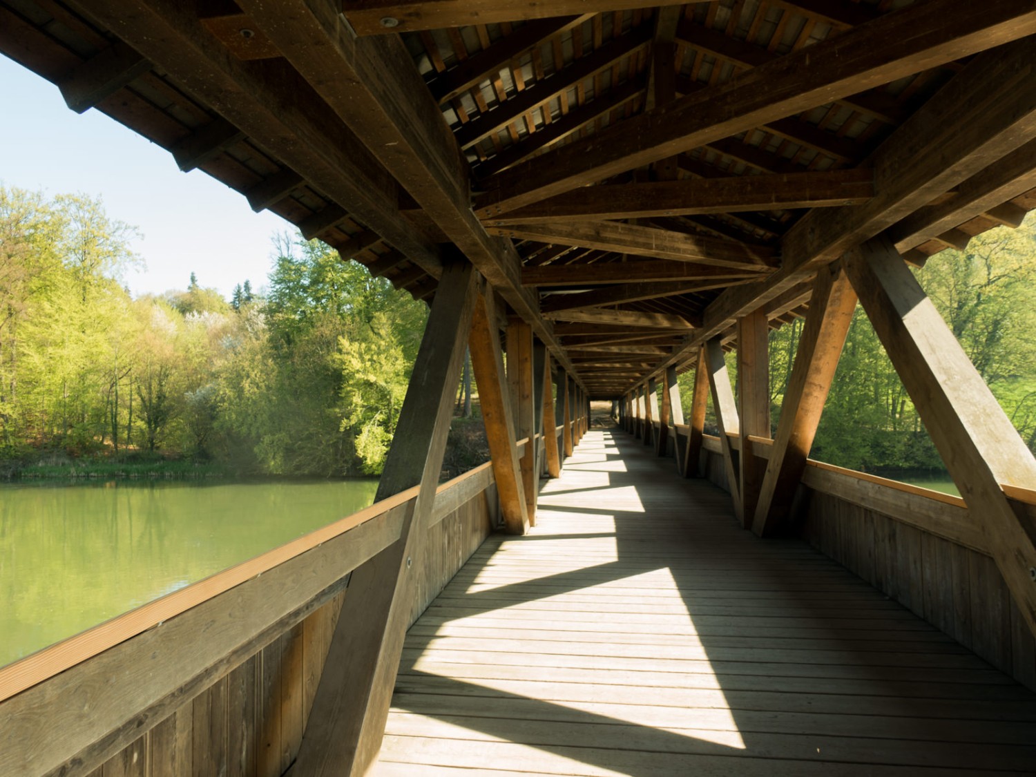 Le pont en bois près de Hermetschwil. Photo: Vera In-Albon