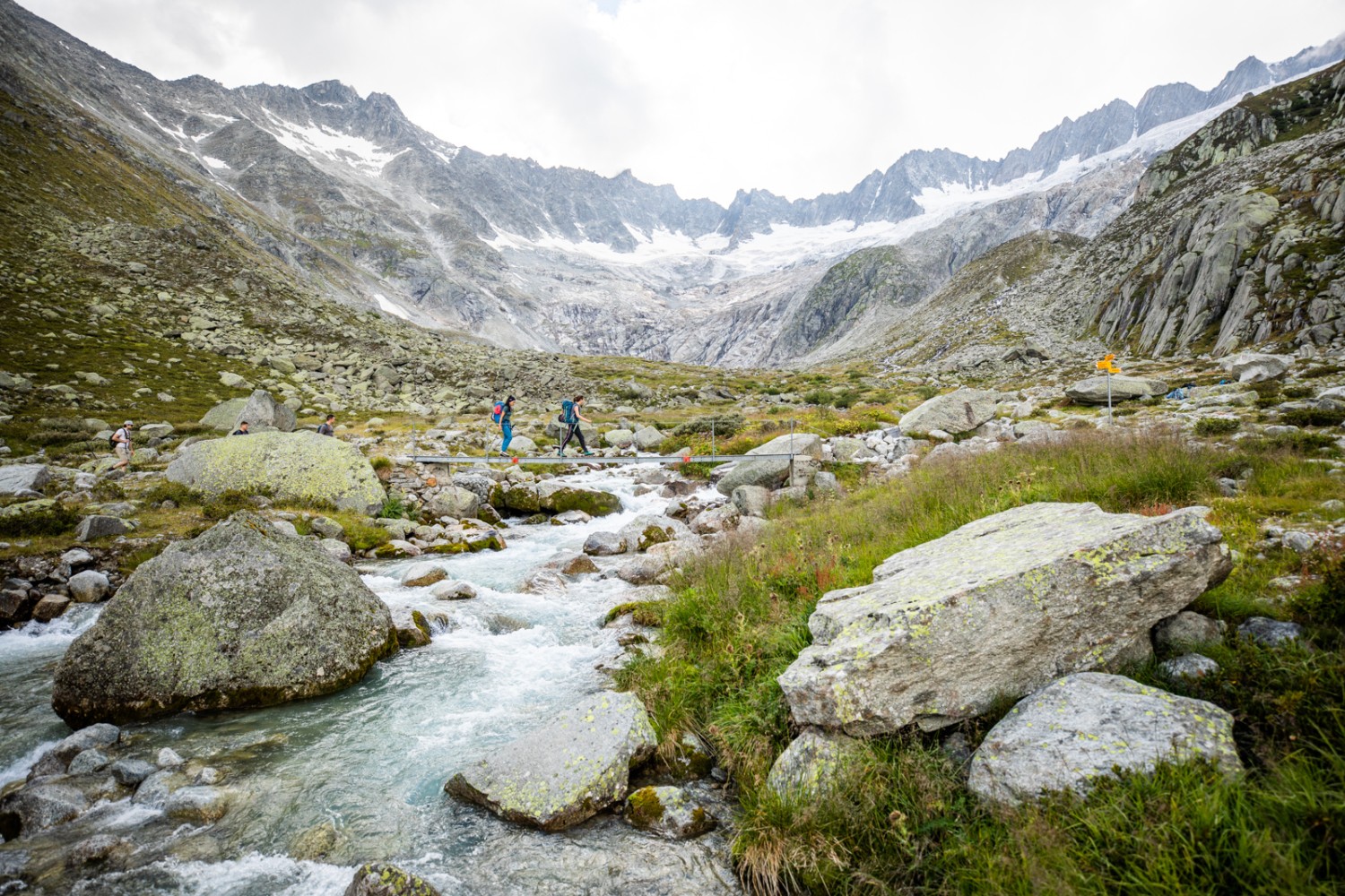 L'eau, le granit et les glaciers caractérisent le paysage de la Göschenerlap. Photo: Wanderblondies