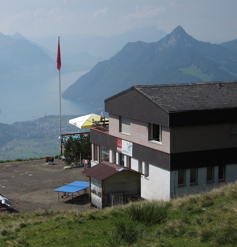 Vue du lac des Quatre-Cantons depuis la terrasse de l’auberge  Rotenfluh. 
