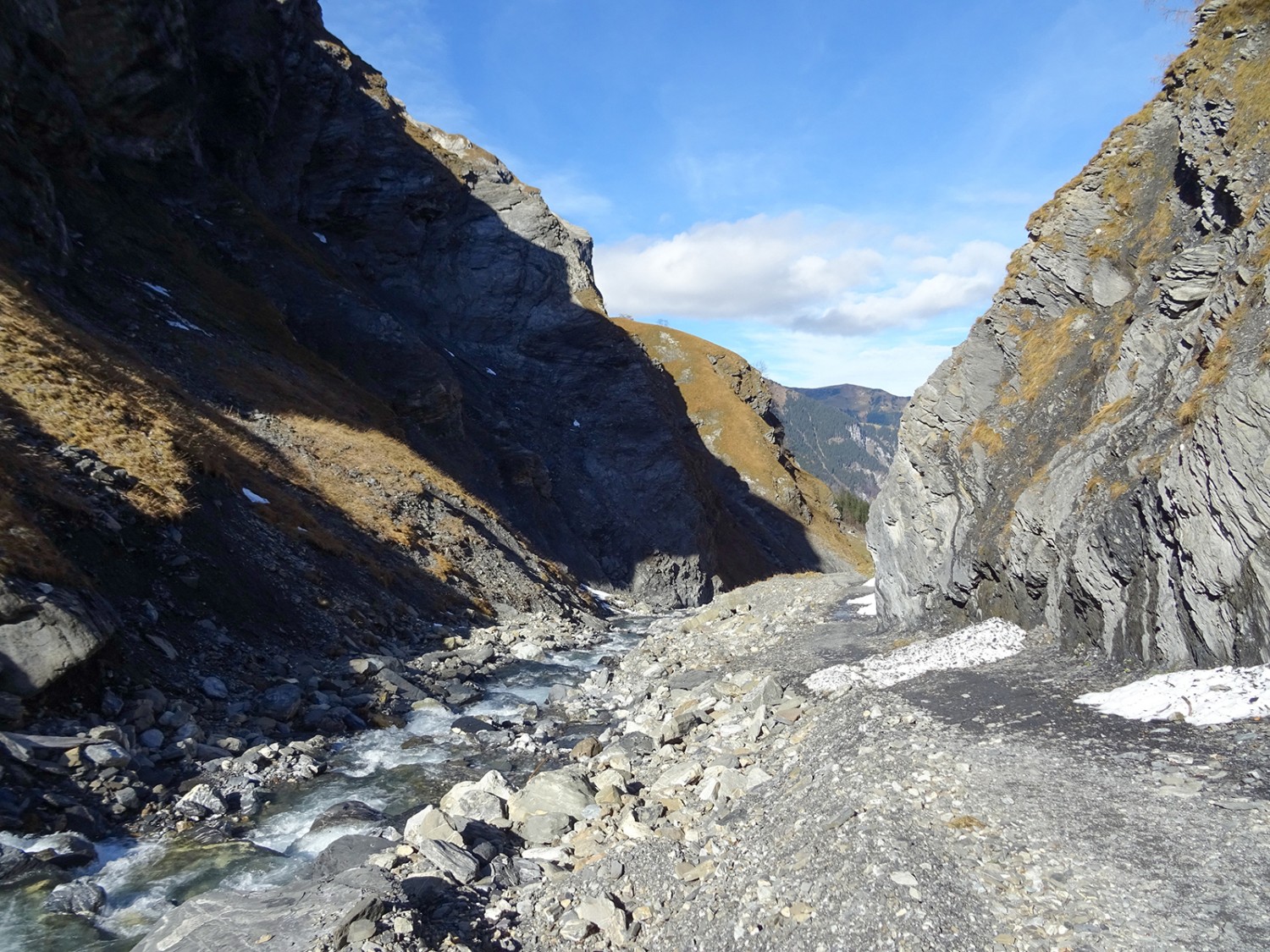 La sortie du cirque rocheux, en direction de Weisstannen.