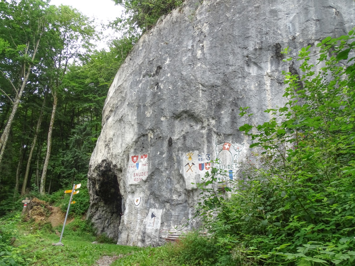 Nella discesa dal passo di Rengg: le truppe qui accampate si sono immortalate su una roccia. Foto: Daniela Rommel