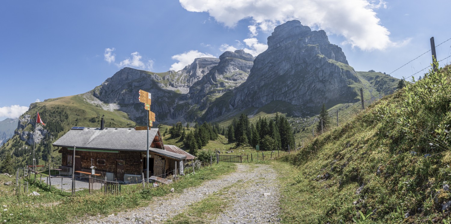 Les majestueux Walenstöcke trônent au-dessus de Walenalp. Le chemin «Benediktusweg» du couvent de Maria-Niederrickenbach débouche aussi ici. Photo: Franz Ulrich