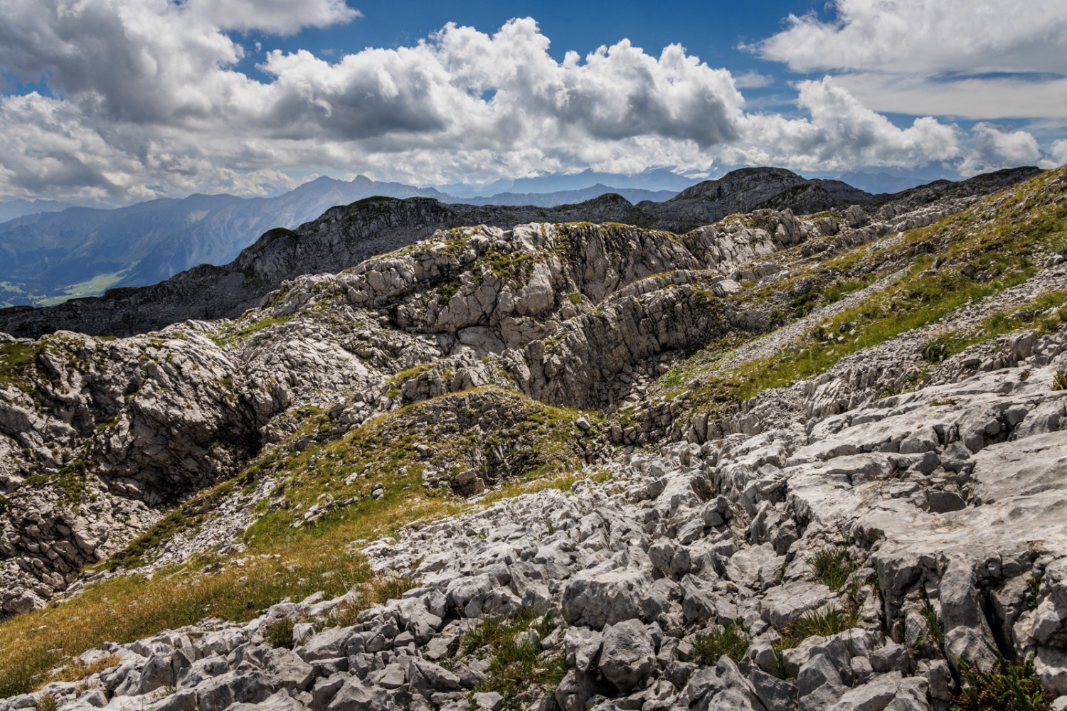 Mondlandschaft mit sprödem Charme. Bild: Severin Nowacki