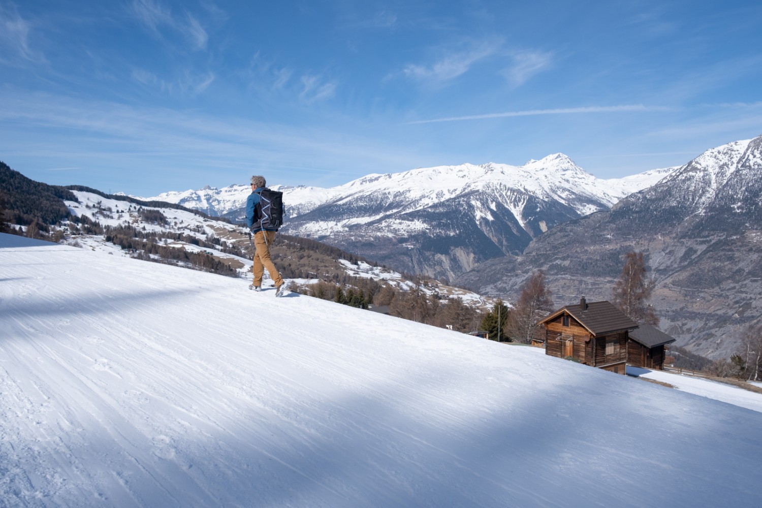 De la Brandalp, le chemin peu fréquenté, qui est en fait une piste de ski, offre une vue grandiose. Photo: Markus Ruff