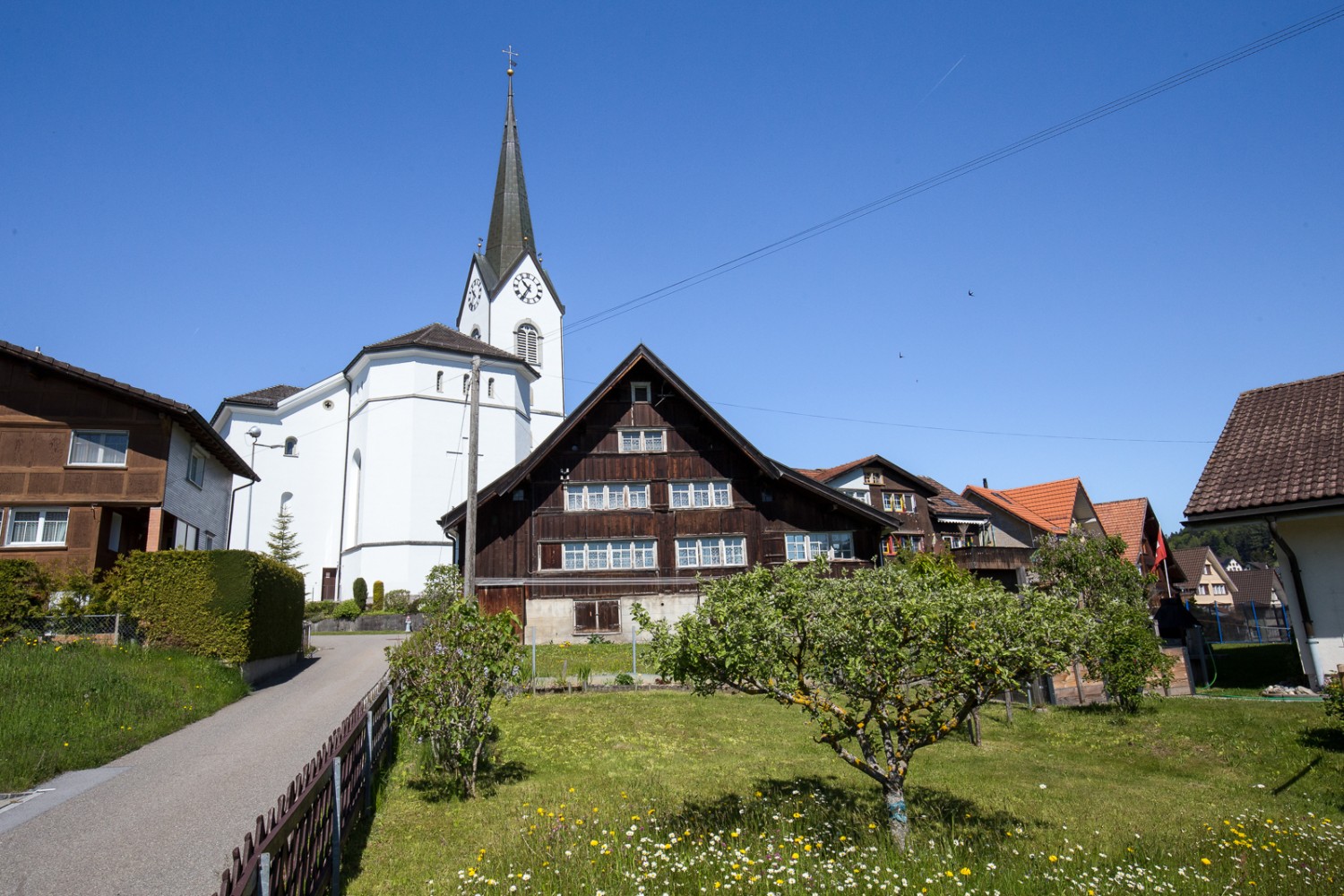 Départ dans la commune catholique d’Oberegg (AI), devenue une exclave du fait de ses croyances. Photo: Daniel Fleuti 