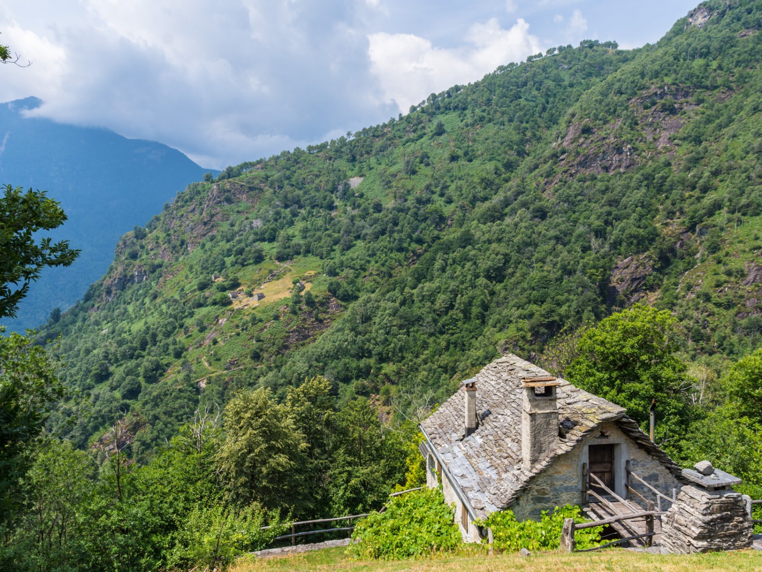 On ne l’atteint qu’à pied, ce rustico situé près d’Alpe Cassinèla (point 777). Photo: Franz Ulrich