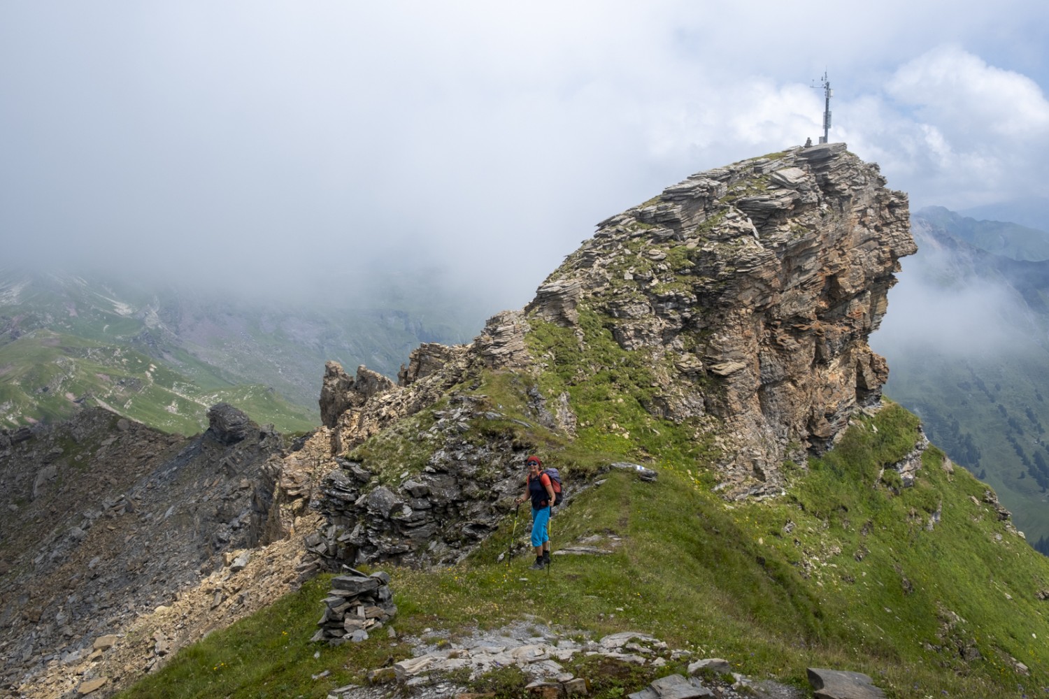 L’imposant Gulderstock est le point culminant de cette randonnée alpine. La descente à travers l’amas de rochers mène au Guldergrat. Photo: Markus Ruff